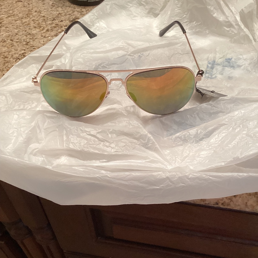 COLD HARBOR.. NWT…UNISEX SUNGLASSES